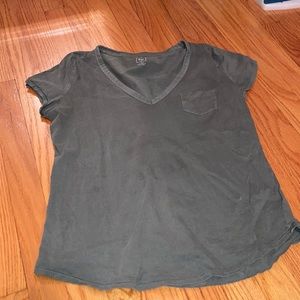 Women’s GAP vintage wash v neck t shirt